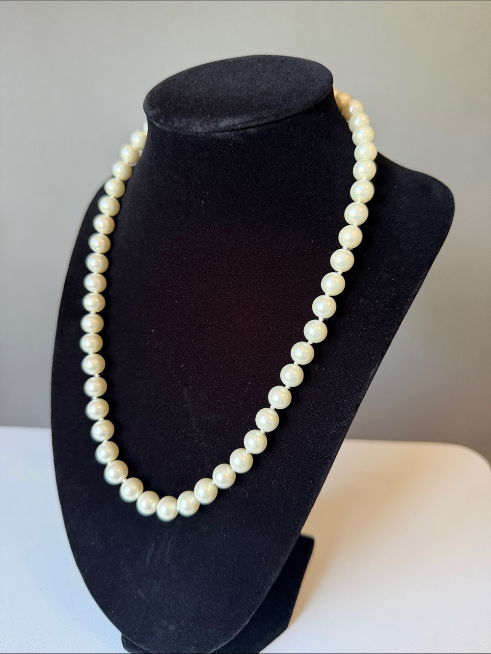 Classic Ivory Pearl Strand Necklace 16" - Elegant Women Jewelry